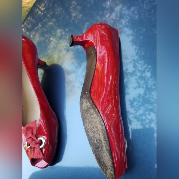 Size 10.5 Shiny Red High Heel Shoes Stuart Weiztman Leather Peep Toe Bow Ladies - Picture 12 of 12
